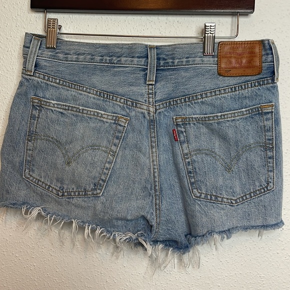 Levis 501 Distressed Buttonfly Jean Shorts Size 29 - Picture 3 of 9